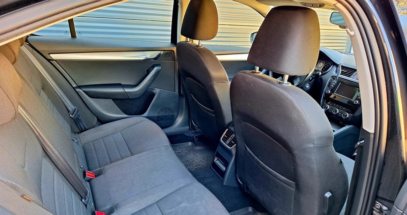 Skoda Octavia cena 33000 przebieg: 283000, rok produkcji 2014 z Czarne małe 46